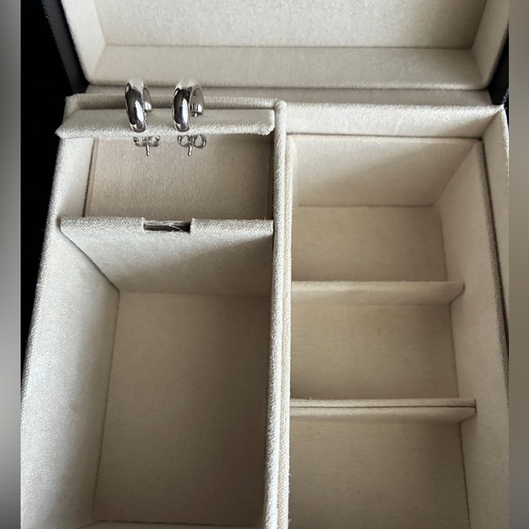 MICHAEL KORS Bracelet and Earrings Set. - Picture 12 of 16